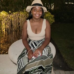 Meet your Posher, Lanie